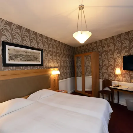 Le Cercle Tour Eiffel Hotel París