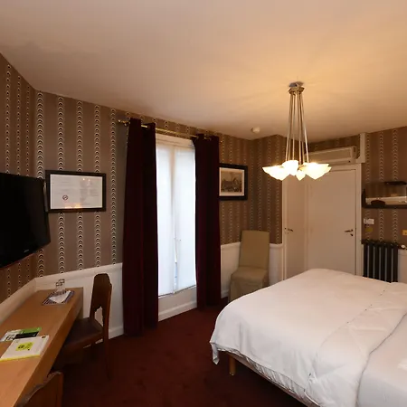 Le Cercle Tour Eiffel Hotel