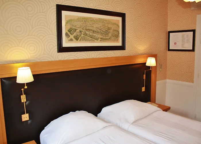 Le Cercle Tour Eiffel Hotel