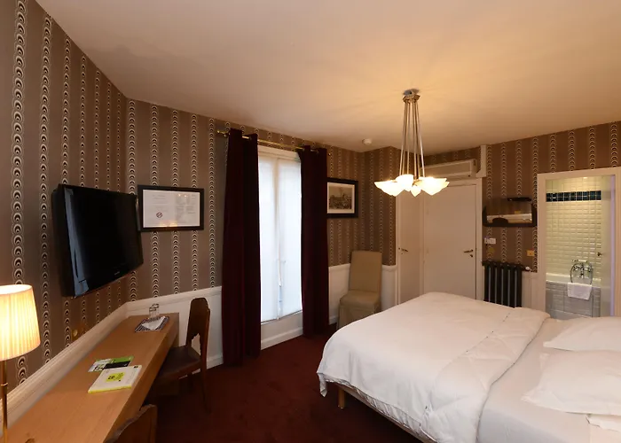 Le Cercle Tour Eiffel Hotel