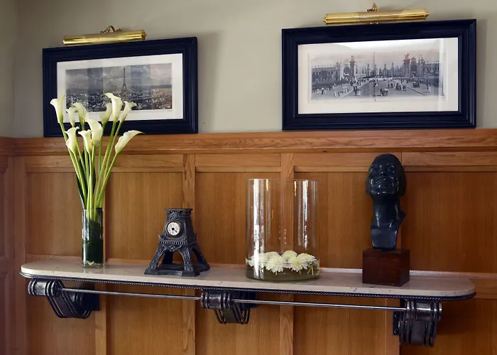 Le Cercle Tour Eiffel Hotel 3*