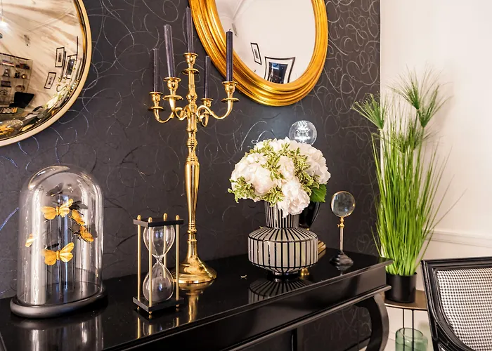 Le Cercle Tour Eiffel Hotel