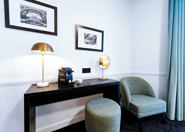 Le Cercle Tour Eiffel Hotel