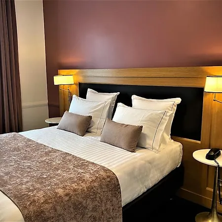 Le Cercle Tour Eiffel Hotel
