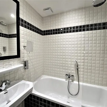 Le Cercle Tour Eiffel Hotel 3*