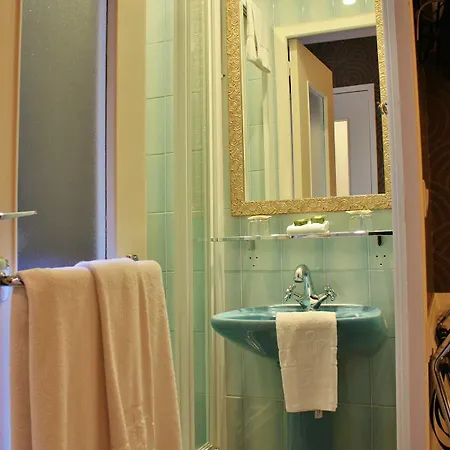 Le Cercle Tour Eiffel Hotel 3*