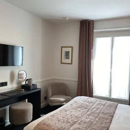 Le Cercle Tour Eiffel Hotel
