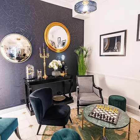 Le Cercle Tour Eiffel Hotel