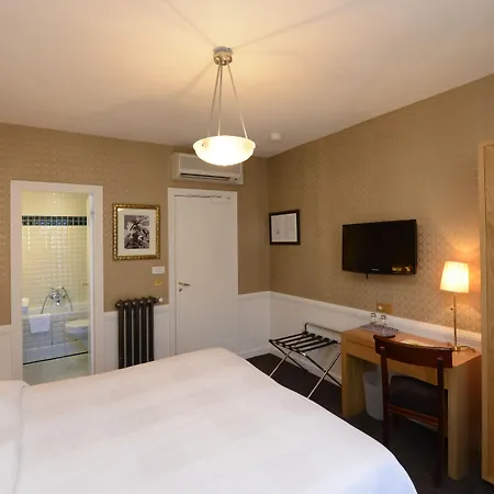 Le Cercle Tour Eiffel Париж