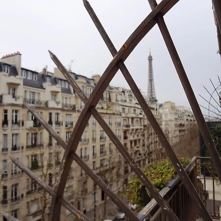 Отель Le Cercle Tour Eiffel