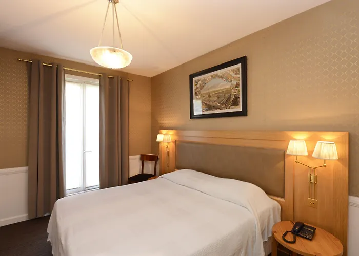 Le Cercle Tour Eiffel 3*