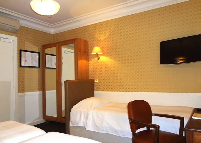 Le Cercle Tour Eiffel Hotel 3*