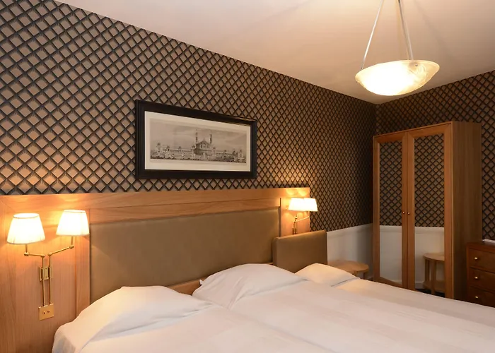 Le Cercle Tour Eiffel 3*